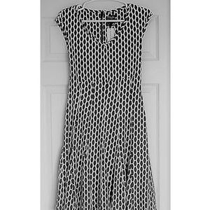 Adorable Black and White Honeycomb pattern dress